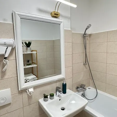 Апартаменты Cozy And At Maurer Брашов