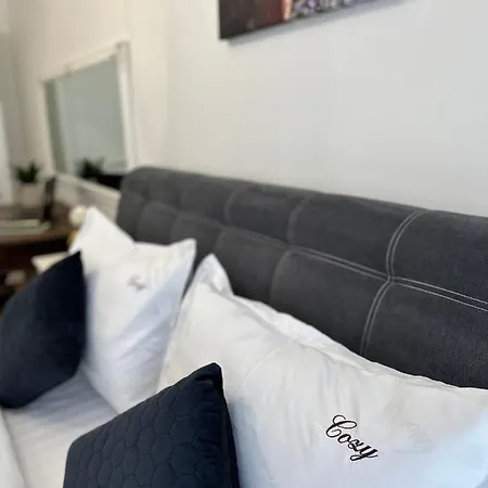 Cozy And At Maurer شقة