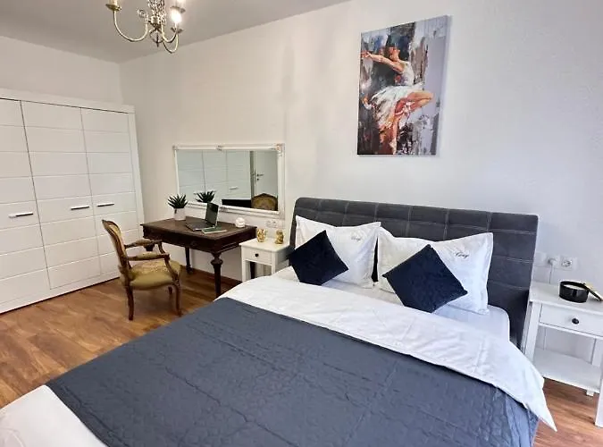 Apartment And At Maurer