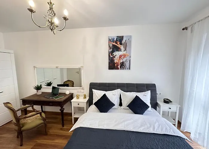 Apartment And At Maurer